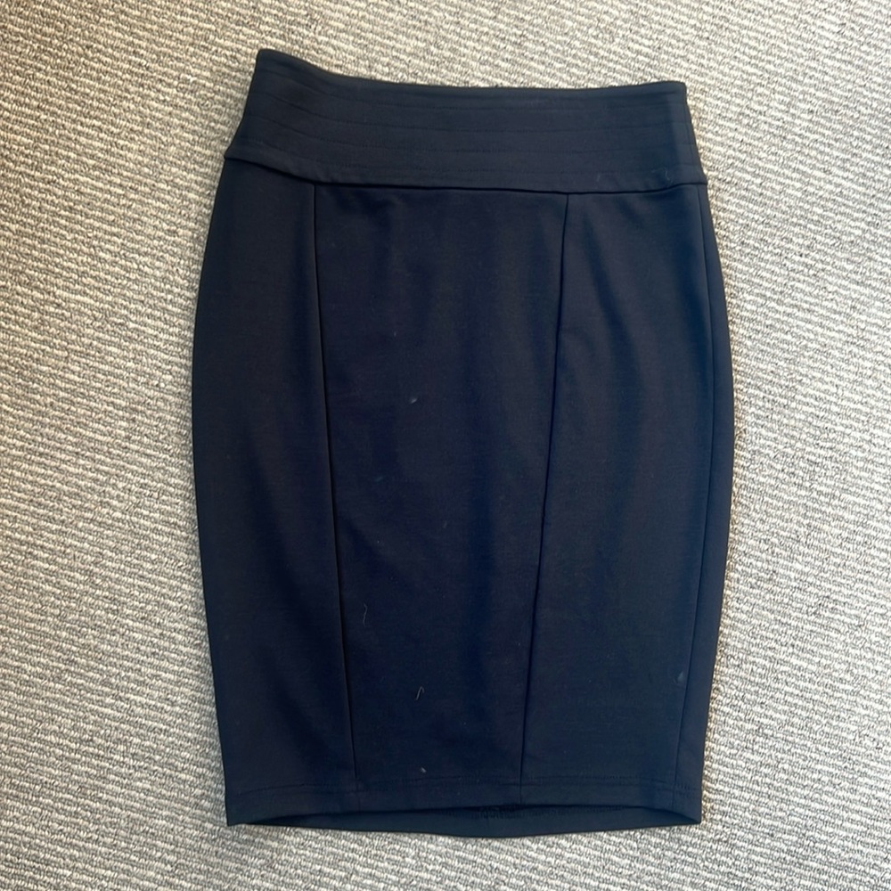 Kardashian Women’s Black Knee Length Skirt